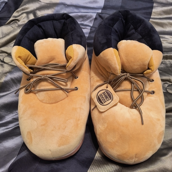 Oversized Wheat Sneaker Slippers - Picture 5 of 8